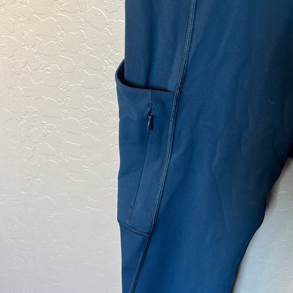 ATHLETA Cropped Legging EUC Peacock blue, size small, 22” inseam - Picture 2 of 5